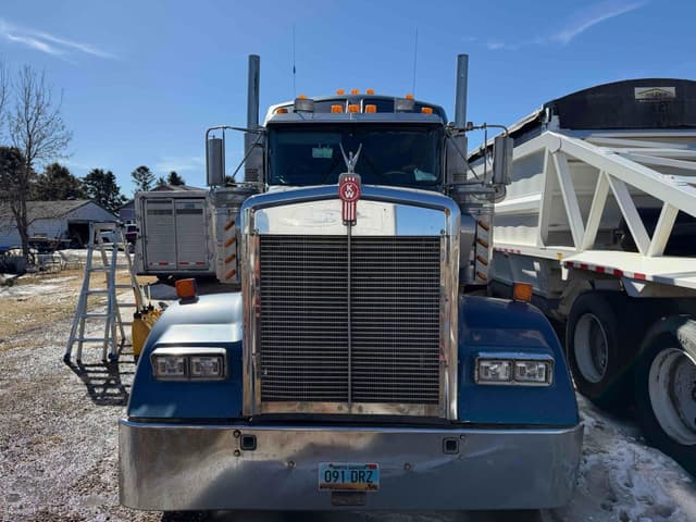 Image of Kenworth W900B equipment image 2