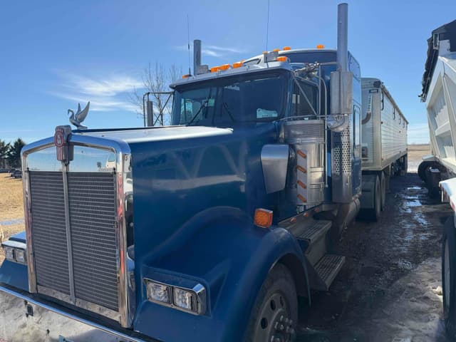 Image of Kenworth W900B equipment image 3