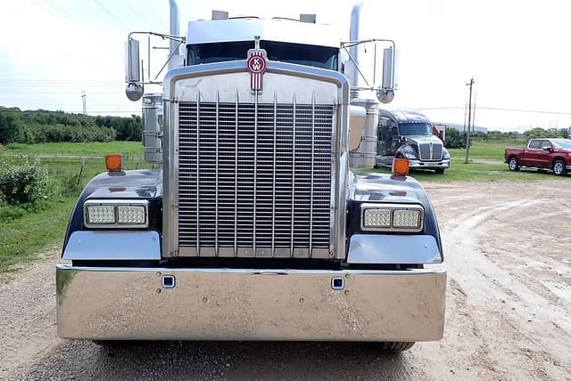 Image of Kenworth W900L equipment image 3