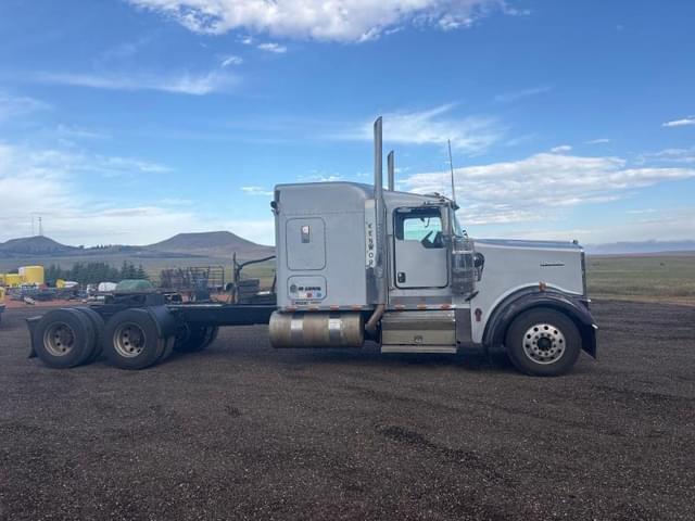 Image of Kenworth W900L equipment image 4