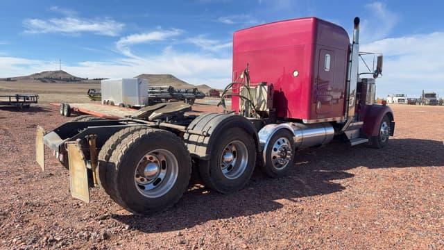 Image of Kenworth W900L equipment image 3