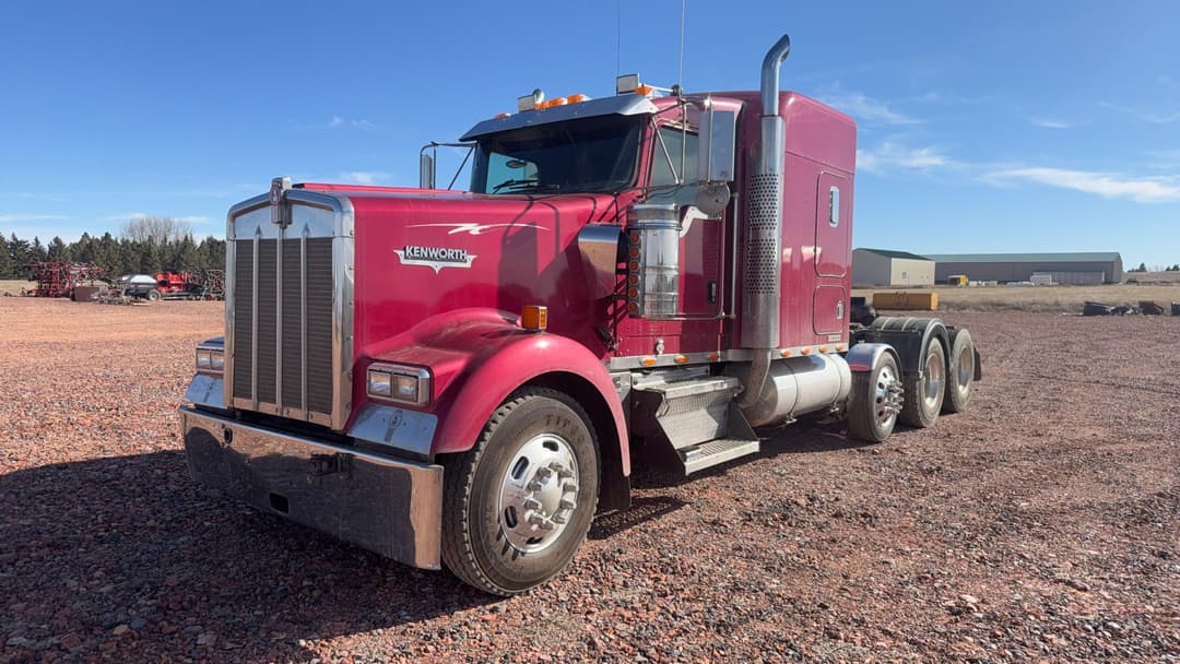 Image of Kenworth W900L Primary image