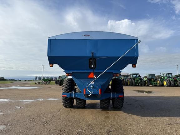 Image of Kinze 1050 equipment image 3