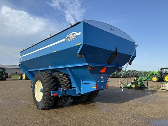 Image of Kinze 1050 equipment image 4