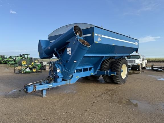 Image of Kinze 1050 equipment image 1