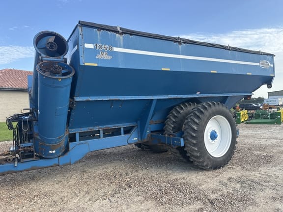 2004 Kinze 1050 Equipment Image0