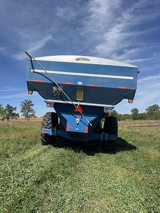 Image of Kinze 1050 equipment image 3