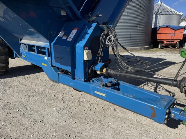 Image of Kinze 1050 equipment image 4