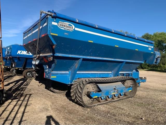 Image of Kinze 1050 equipment image 1