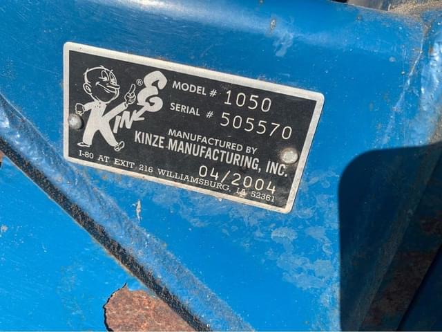 Image of Kinze 1050 equipment image 3