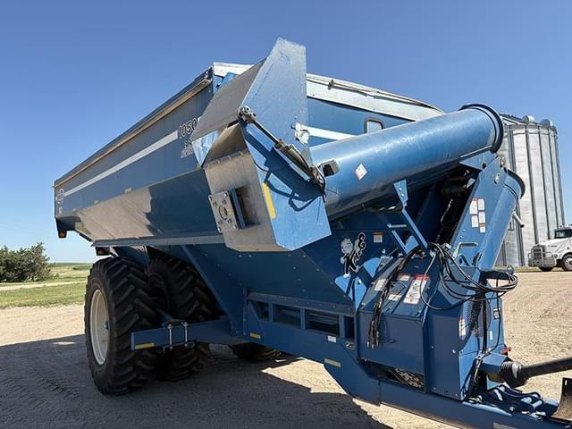 Image of Kinze 1050 equipment image 1