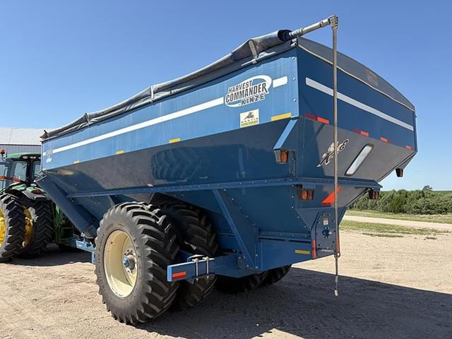 Image of Kinze 1050 equipment image 2