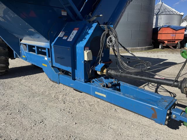 Image of Kinze 1050 equipment image 4