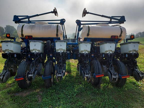 Image of Kinze 3200 equipment image 4