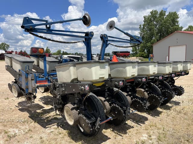 Image of Kinze 3200 equipment image 3
