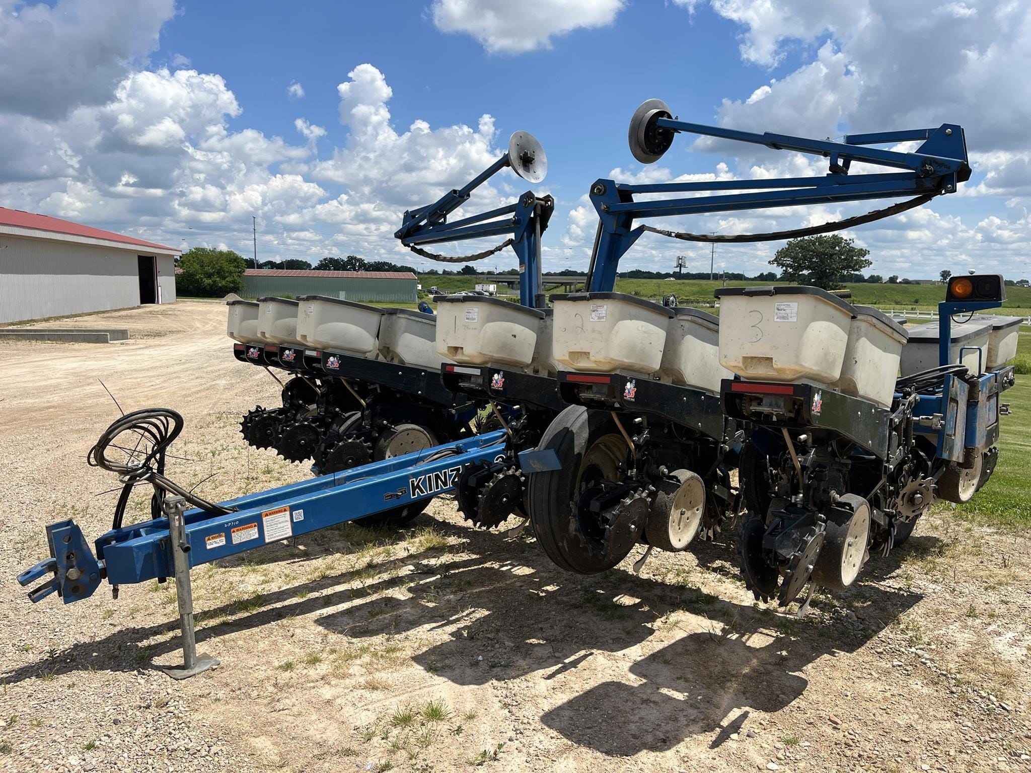 2004 Kinze 3200 Equipment Image0