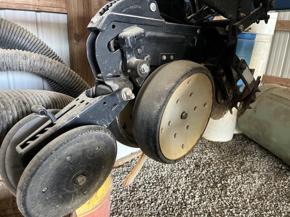 Image of Kinze 3500 equipment image 1