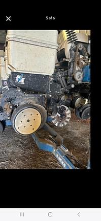 Image of Kinze 3500 equipment image 3