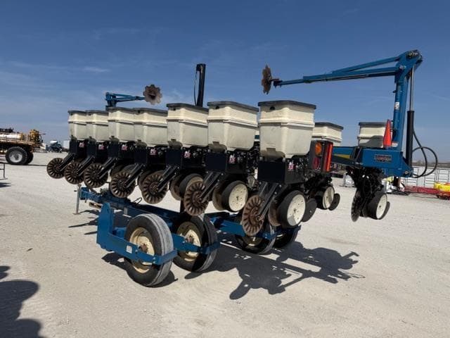 Image of Kinze 3500 equipment image 2