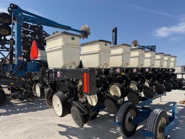 Image of Kinze 3500 equipment image 4