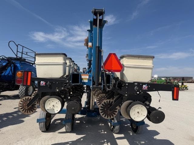 Image of Kinze 3500 equipment image 3