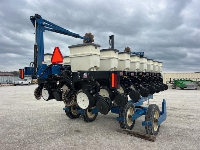 Image of Kinze 3500 equipment image 2