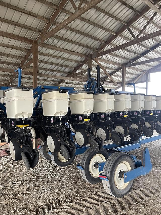 Image of Kinze 3600 equipment image 1