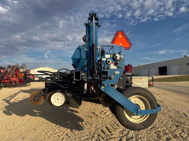 Image of Kinze 3600 equipment image 1