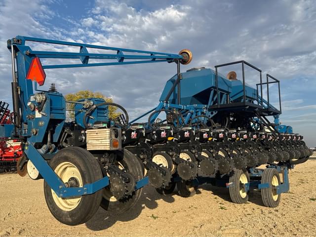 Image of Kinze 3600 equipment image 3