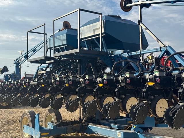 Image of Kinze 3600 equipment image 1