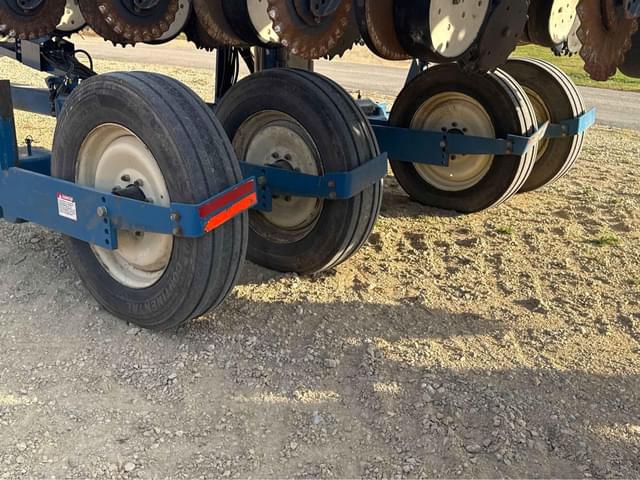 Image of Kinze 3600 equipment image 4