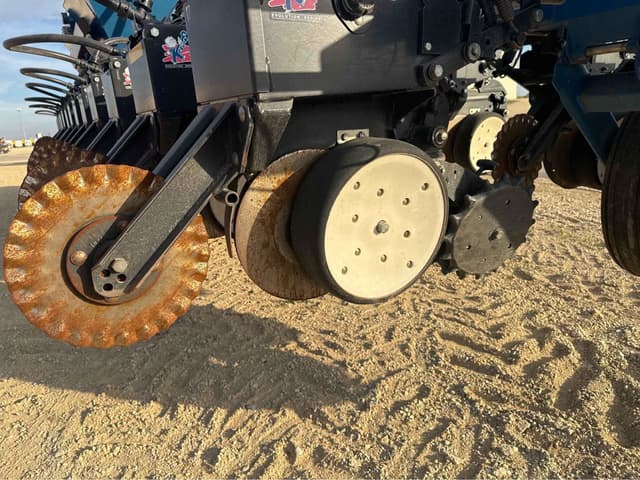 Image of Kinze 3600 equipment image 2