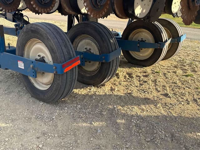 Image of Kinze 3600 equipment image 4