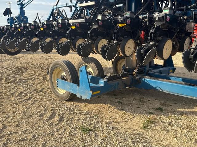 Image of Kinze 3600 equipment image 2