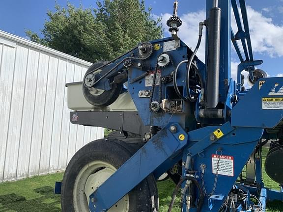 Image of Kinze 3600 equipment image 1