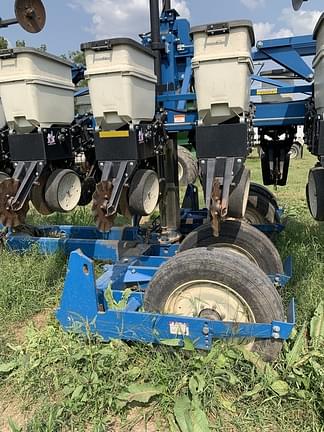 Image of Kinze 3600 equipment image 3