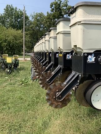 Image of Kinze 3600 equipment image 4