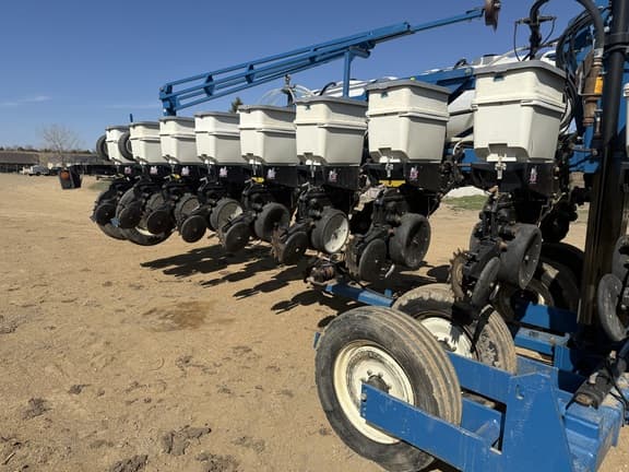 Image of Kinze 3600 equipment image 4