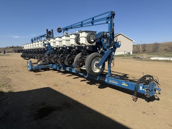 2004 Kinze 3600 Equipment Image0