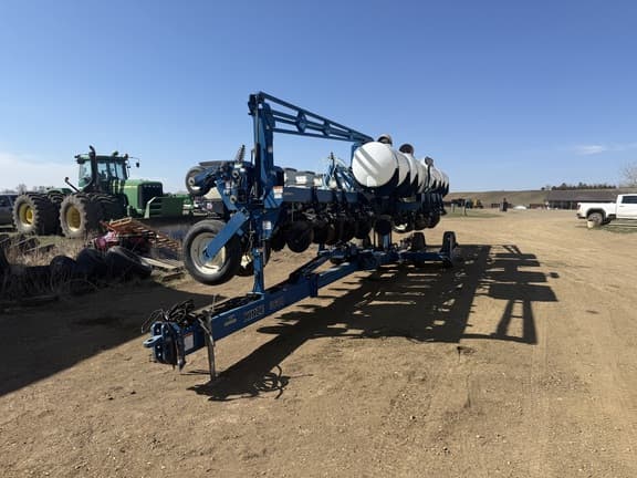 Image of Kinze 3600 equipment image 1