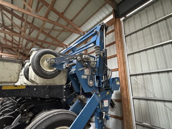 Image of Kinze 3600 equipment image 3