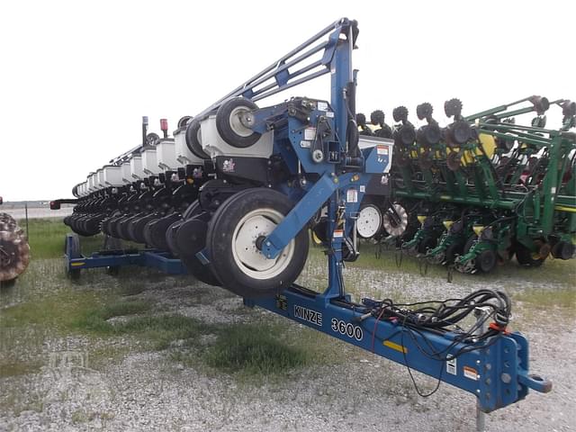 Image of Kinze 3600 equipment image 2