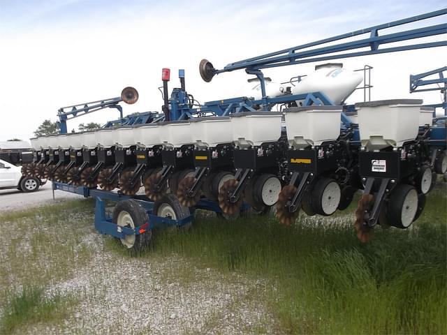 Image of Kinze 3600 equipment image 4