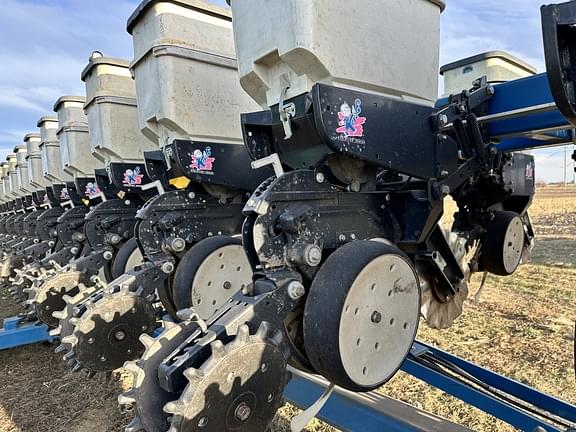 Image of Kinze 3600 equipment image 3