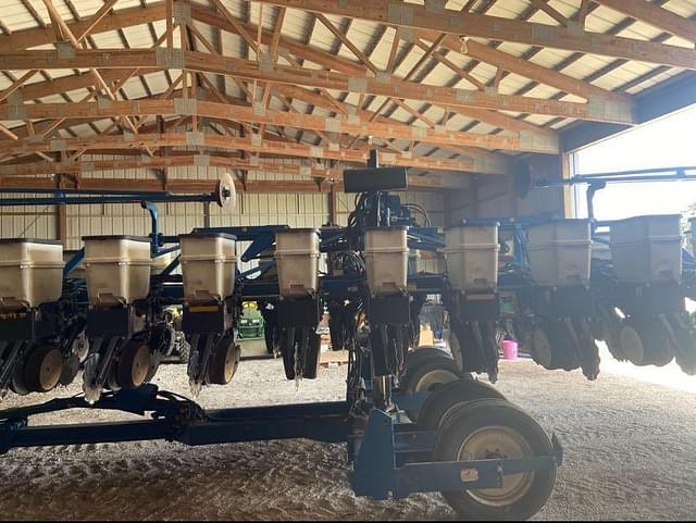 Image of Kinze 3600 equipment image 3