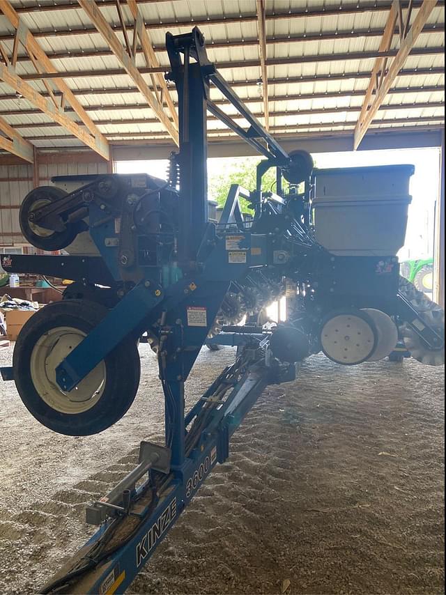 Image of Kinze 3600 equipment image 2