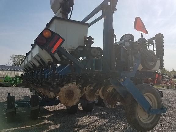 Image of Kinze 3600 equipment image 2