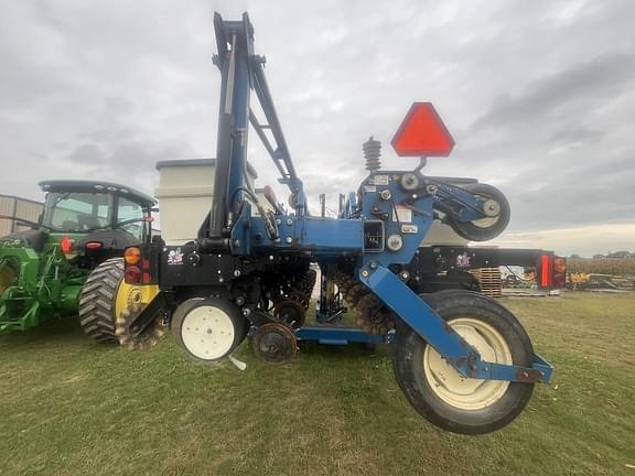 Image of Kinze 3650 equipment image 2