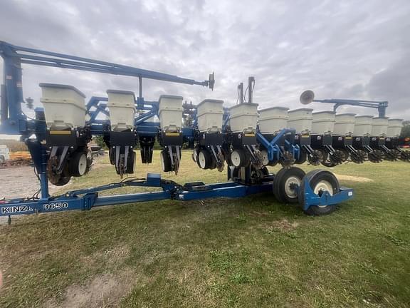 Image of Kinze 3650 equipment image 1