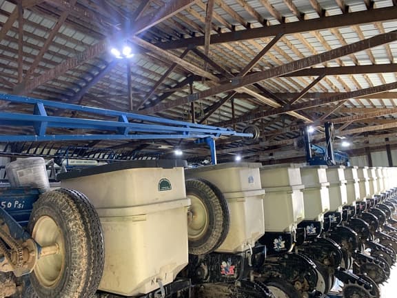 Image of Kinze 3650 equipment image 4